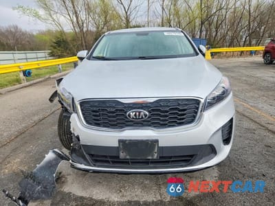 Piąte zdjęcie samochodu w środku: 2020 KIA SORENTO L VIN:5XYPG4A38LG712295 - miniatura
