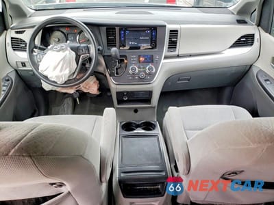 Zdjęcie 8 z 13 samochodu: 2016 TOYOTA SIENNA LE 8-PASSENGER VIN:5TDKK3DC2GS713871 - miniatura