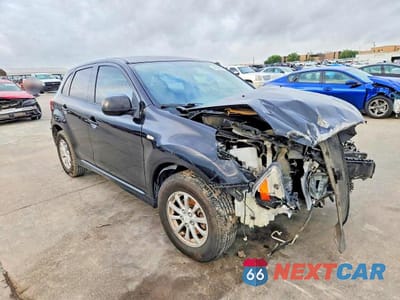 Czwarte zdjęcie samochodu z boku: 2012 MITSUBISHI OUTLANDER SPORT ES VIN:JA4AP3AU2CZ004709 - miniatura