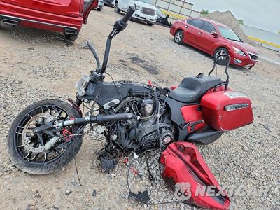 Trzecie zdjęcie samochodu z tyłu: 2024 INDIAN MOTORCYCLE CO. CHALLENGER DARK HORSE VIN:56KLCCRR5R3430278 - miniatura