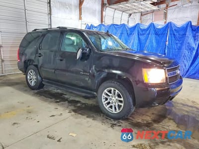 Czwarte zdjęcie samochodu z boku: 2011 CHEVROLET TAHOE K1500 LT VIN:1GNSKBE05BR242991 - miniatura