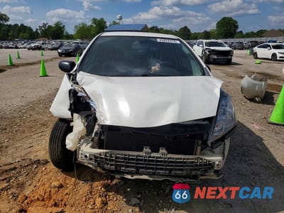 Piąte zdjęcie samochodu w środku: 2011 HONDA FIT VIN:JHMGE8H30BS007355 - miniatura