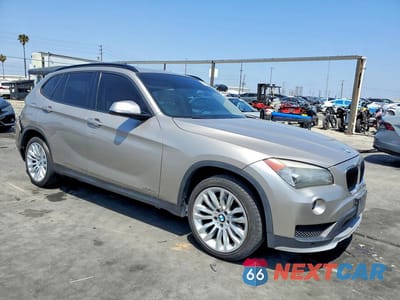 Czwarte zdjęcie samochodu z boku: 2015 BMW X1 SDRIVE28I VIN:WBAVM1C51FV314918 - miniatura