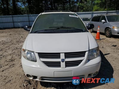 Piąte zdjęcie samochodu w środku: 2005 DODGE GRAND CARAVAN SXT VIN:2D4GP44L05R503307 - miniatura