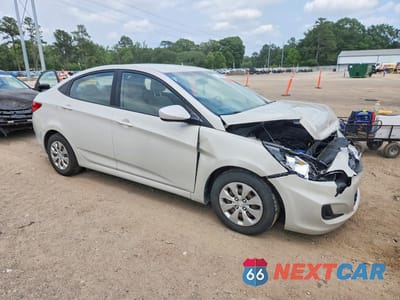 Czwarte zdjęcie samochodu z boku: 2016 HYUNDAI ACCENT SE VIN:KMHCT4AE4GU946607 - miniatura