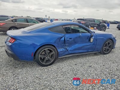 Trzecie zdjęcie samochodu z tyłu: 2024 FORD MUSTANG VIN:1FA6P8TH3R5104154 - miniatura