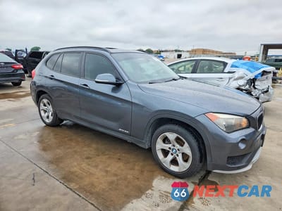 Czwarte zdjęcie samochodu z boku: 2015 BMW X1 SDRIVE28I VIN:WBAVM1C59FV318571 - miniatura