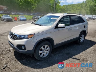 2011 KIA SORENTO LX 5XYKTDA16BG020622 - główne zdjęcie licytacji z USA - miniatura