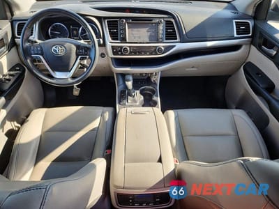 Zdjęcie 8 z 12 samochodu: 2019 TOYOTA HIGHLANDER XLE VIN:5TDJZRFHXKS573838 - miniatura