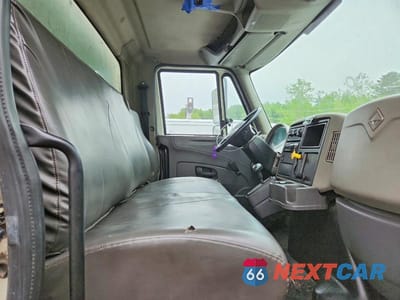 Piąte zdjęcie samochodu w środku: 2017 INTERNATIONAL 4300 BOX TRUCK VIN:1HTMMMML2HH429979 - miniatura