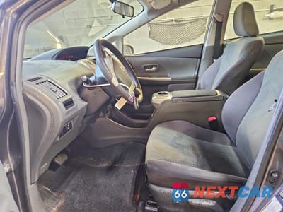 Zdjęcie 7 z 12 samochodu: 2013 TOYOTA PRIUS V TWO VIN:JTDZN3EU9D3280365 - miniatura