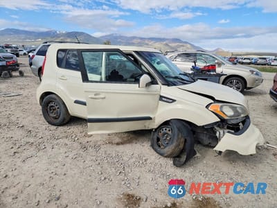 Czwarte zdjęcie samochodu z boku: 2013 KIA SOUL BASE VIN:KNDJT2A54D7484110 - miniatura