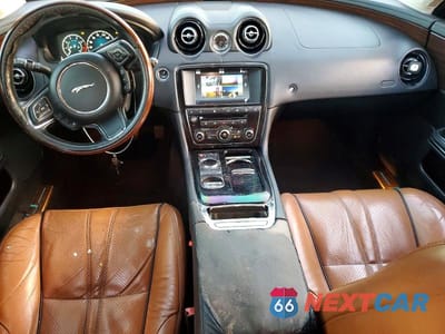 Zdjęcie 8 z 12 samochodu: 2016 JAGUAR XJ VIN:SAJWA1C74G8W01849 - miniatura