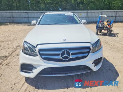 Piąte zdjęcie samochodu w środku: 2017 MERCEDES-BENZ E 300 VIN:WDDZF4JB8HA081385 - miniatura