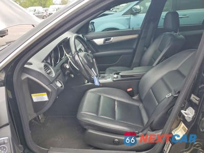 Zdjęcie 7 z 12 samochodu: 2013 MERCEDES-BENZ C 250 VIN:WDDGF4HB4DR242310 - miniatura