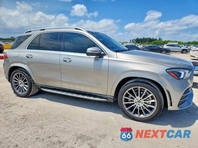 Czwarte zdjęcie samochodu z boku: 2022 MERCEDES-BENZ GLE 350 VIN:4JGFB4JB1NA601989 - miniatura