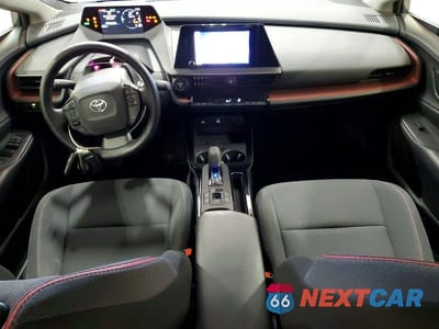 Zdjęcie 8 z 13 samochodu: 2023 TOYOTA PRIUS PRIME SE VIN:JTDACACU0P3002615 - miniatura