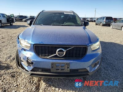 Piąte zdjęcie samochodu w środku: 2021 VOLVO XC40 T5 R-DESIGN VIN:YV4162UM9M2492854 - miniatura