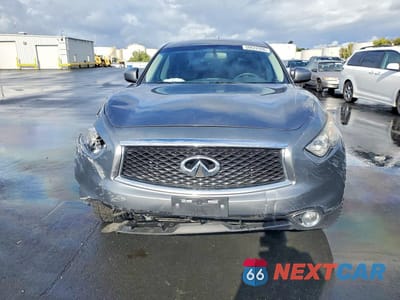 Piąte zdjęcie samochodu w środku: 2017 INFINITI QX70 BASE VIN:JN8CS1MWXHM415170 - miniatura