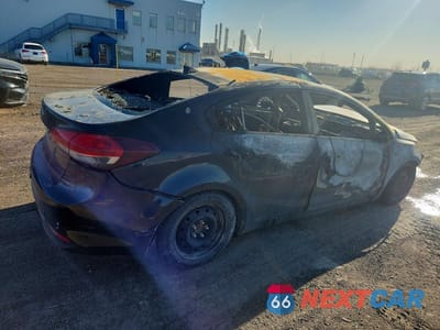 Trzecie zdjęcie samochodu z tyłu: 2018 KIA FORTE LX VIN:3KPFK4A70JE262374 - miniatura