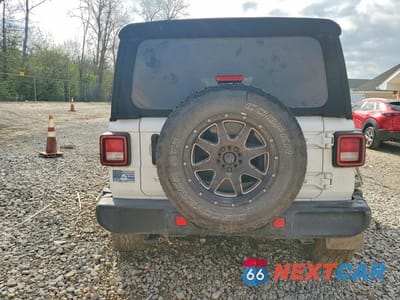 Zdjęcie 6 z 13 samochodu: 2018 JEEP WRANGLER UNLIMITED SAHARA VIN:1C4HJXEG8JW250373 - miniatura