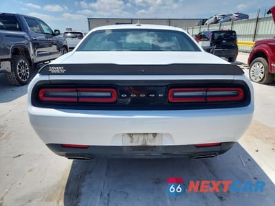 Zdjęcie 6 z 12 samochodu: 2016 DODGE CHALLENGER SXT VIN:2C3CDZAG0GH119646 - miniatura