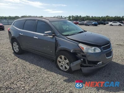 Czwarte zdjęcie samochodu z boku: 2010 CHEVROLET TRAVERSE LT VIN:1GNLRFED8AS115380 - miniatura