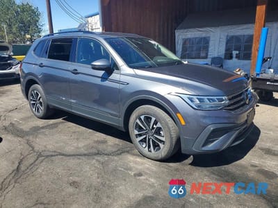 Czwarte zdjęcie samochodu z boku: 2023 VOLKSWAGEN TIGUAN S VIN:3VVFB7AX0PM103890 - miniatura
