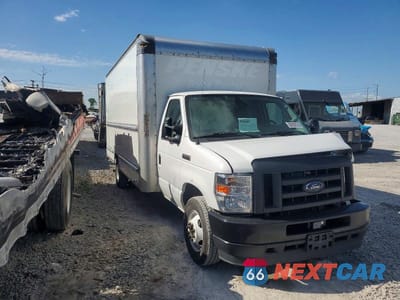 2022 FORD E350 BOX TRUCK 1FDWE3FN3NDC08644 - główne zdjęcie licytacji z USA - miniatura