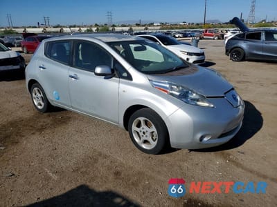 Czwarte zdjęcie samochodu z boku: 2011 NISSAN LEAF SV VIN:JN1AZ0CP6BT000298 - miniatura