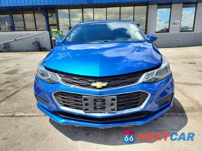 Piąte zdjęcie samochodu w środku: 2017 CHEVROLET CRUZE LT VIN:3G1BE5SM5HS567292 - miniatura
