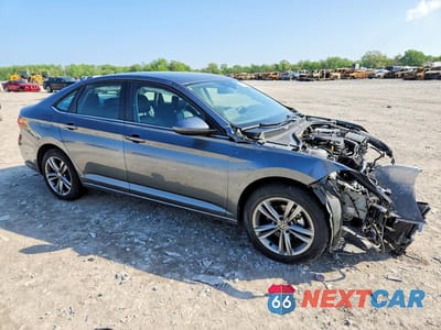 Czwarte zdjęcie samochodu z boku: 2024 VOLKSWAGEN JETTA SE VIN:3VWEM7BU2RM002472 - miniatura