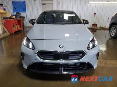 Piąte zdjęcie samochodu w środku: 2026 BMW M235XI VIN:WBA33GG03T7V05994 - miniatura