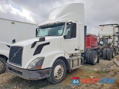 Drugie zdjęcie samochodu z przodu: 2016 VOLVO VNL SEMI TRUCK VIN:4V4N39TGXGN965492 - miniatura