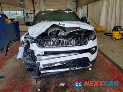 Piąte zdjęcie samochodu w środku: 2026 JEEP COMPASS LIMITED VIN:3C4NJDCN0TT187510 - miniatura