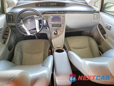 Zdjęcie 8 z 12 samochodu: 2012 TOYOTA PRIUS FOUR VIN:JTDKN3DU8C1534337 - miniatura