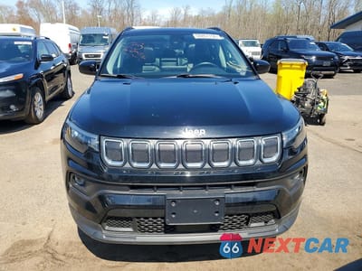 Piąte zdjęcie samochodu w środku: 2022 JEEP COMPASS LATITUDE VIN:3C4NJDBB4NT199766 - miniatura