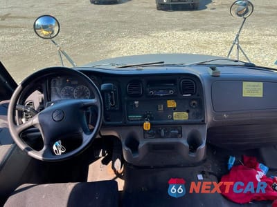 Zdjęcie 9 z 10 samochodu: 2016 FREIGHTLINER CHASSIS B2B VIN:4UZABRDU1GCGT0391 - miniatura