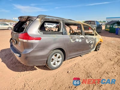 Trzecie zdjęcie samochodu z tyłu: 2012 TOYOTA SIENNA LE 8-PASSENGER VIN:5TDKK3DC2CS182889 - miniatura