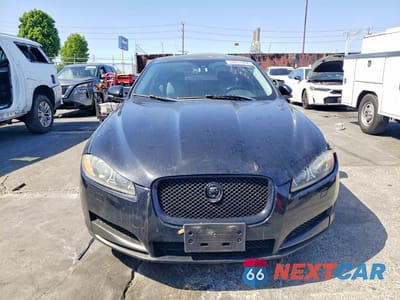 Piąte zdjęcie samochodu w środku: 2012 JAGUAR XF VIN:SAJWA0FB7CLS29005 - miniatura
