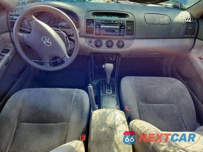 Zdjęcie 8 z 11 samochodu: 2002 TOYOTA CAMRY LE VIN:JTDBE32K220038195 - miniatura