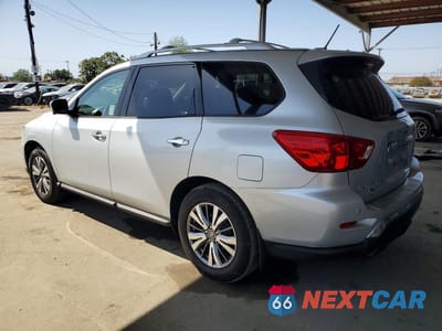 Drugie zdjęcie samochodu z przodu: 2018 NISSAN PATHFINDER SL VIN:5N1DR2MN0JC620061 - miniatura