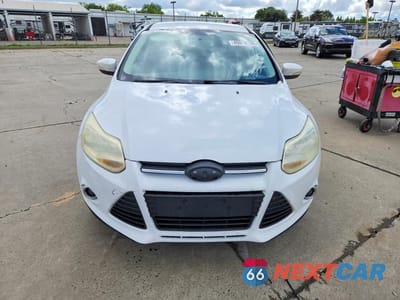 Piąte zdjęcie samochodu w środku: 2014 FORD FOCUS SE VIN:1FADP3F21EL374636 - miniatura