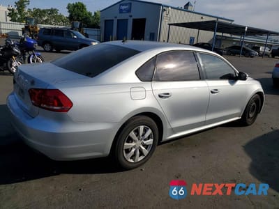 Trzecie zdjęcie samochodu z tyłu: 2014 VOLKSWAGEN PASSAT S VIN:1VWAP7A33EC019047 - miniatura
