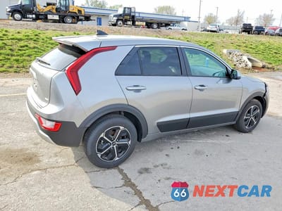 Trzecie zdjęcie samochodu z tyłu: 2026 KIA NIRO LX VIN:KNDCP3LE2T5332546 - miniatura