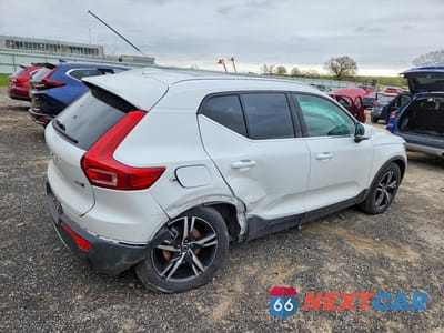 Trzecie zdjęcie samochodu z tyłu: 2024 VOLVO XC40 CORE VIN:YV4L12UK5R2240175 - miniatura