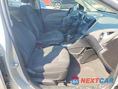 Zdjęcie 7 z 12 samochodu: 2014 CHEVROLET SONIC LS VIN:1G1JC5SH9E4231127 - miniatura