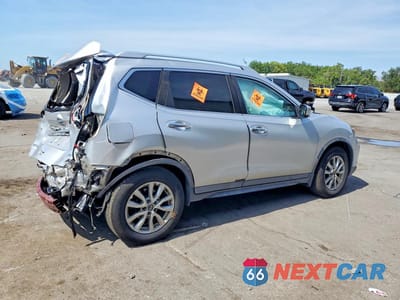 Trzecie zdjęcie samochodu z tyłu: 2017 NISSAN ROGUE SV VIN:KNMAT2MT8HP605141 - miniatura
