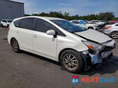 Czwarte zdjęcie samochodu z boku: 2016 TOYOTA PRIUS V THREE VIN:JTDZN3EU3GJ052720 - miniatura
