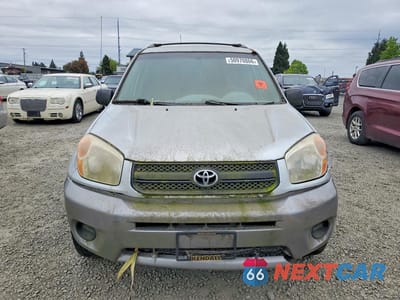 Piąte zdjęcie samochodu w środku: 2004 TOYOTA RAV4 BASE VIN:JTEGD20V040004531 - miniatura